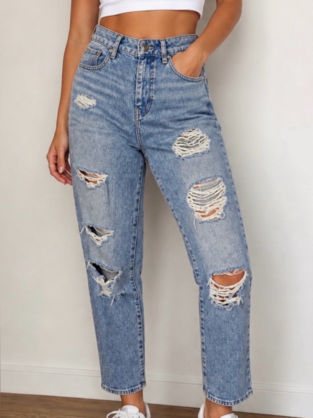 PacSun High-Rise Distressed Light Blue Mom Jeans 26